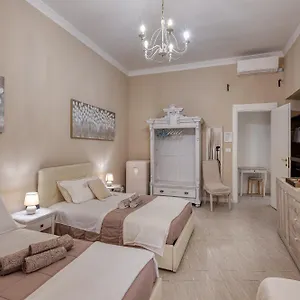 https://your-house-rooms.hotelitalianriviera.com