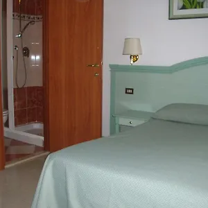 https://bb-chiara-stella.it-romehotels.com